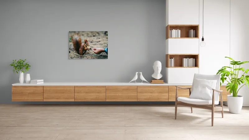 Tablou Canvas, "Întâlnire prietenoasă în pădurea de pin", Sconcs, Arahide, Blană, Coada, Pământ, Interacțiune, Mână, Natură., 100 x 70 cm – poza 6