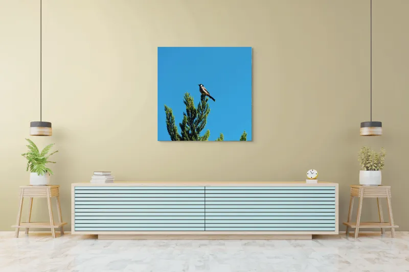 Tablou Canvas, "Pasărea pe ramură sub cer senin", Pasăre, Ramură, Albastru, Cer, Natură, Verde, Frunziș, Calm, Solitudine, Liniște, 100 x 100 cm – poza 5