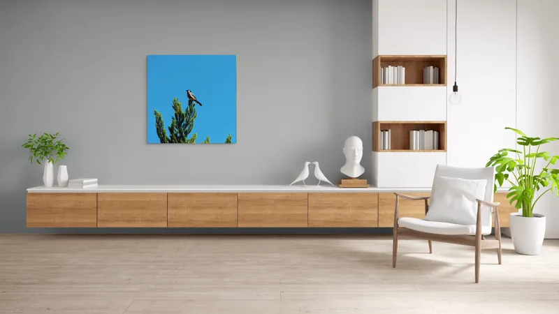 Tablou Canvas, "Pasărea pe ramură sub cer senin", Pasăre, Ramură, Albastru, Cer, Natură, Verde, Frunziș, Calm, Solitudine, Liniște, 100 x 100 cm – poza 8