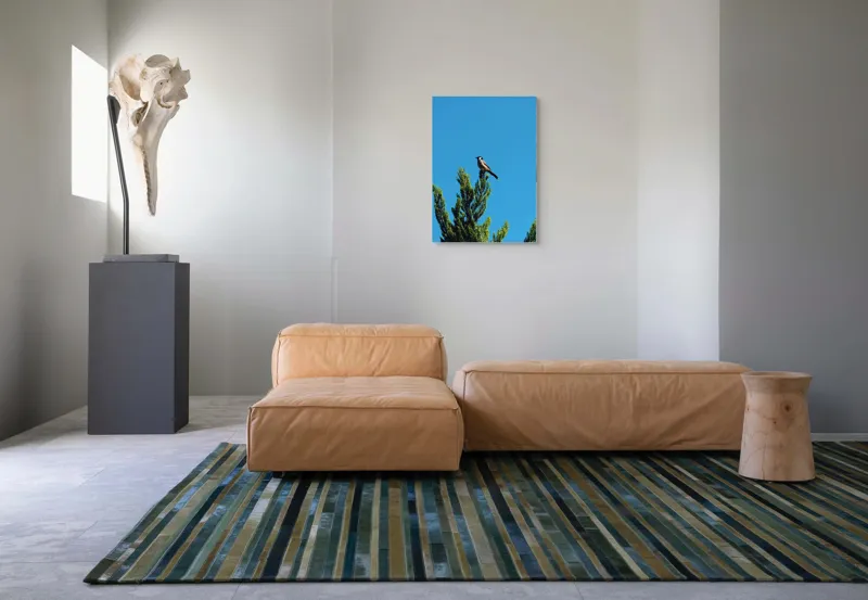 Tablou Canvas, "Pasărea pe ramură sub cer senin", Pasăre, Ramură, Albastru, Cer, Natură, Verde, Frunziș, Calm, Solitudine, Liniște, 50 x 70 cm – poza 7