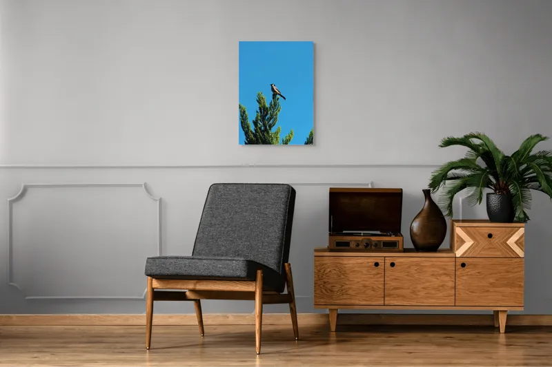 Tablou Canvas, "Pasărea pe ramură sub cer senin", Pasăre, Ramură, Albastru, Cer, Natură, Verde, Frunziș, Calm, Solitudine, Liniște, 50 x 70 cm – poza 8