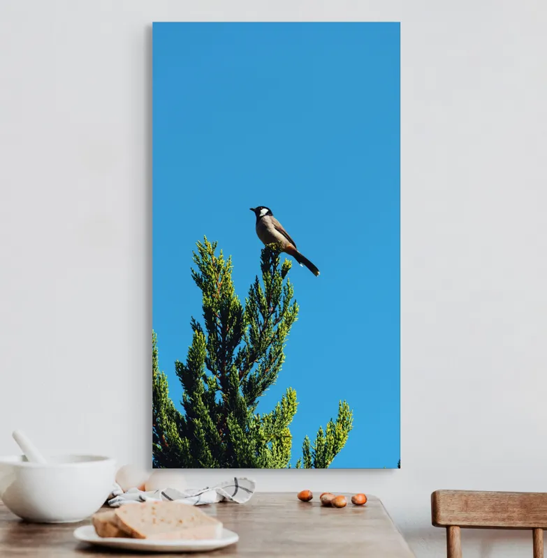 Tablou Canvas, "Pasărea pe ramură sub cer senin", Pasăre, Ramură, Albastru, Cer, Natură, Verde, Frunziș, Calm, Solitudine, Liniște, 50 x 90 cm – poza 3