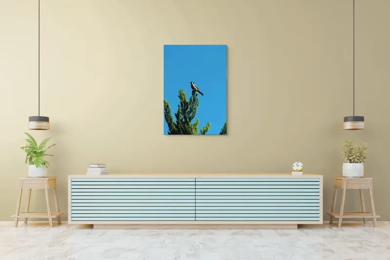 Tablou Canvas, "Pasărea pe ramură sub cer senin", Pasăre, Ramură, Albastru, Cer, Natură, Verde, Frunziș, Calm, Solitudine, Liniște, 70 x 100 cm – poza 5