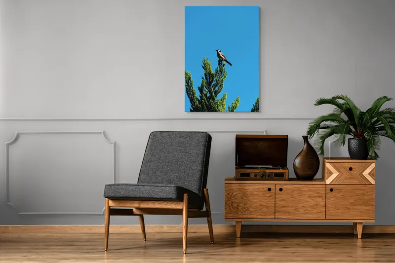Tablou Canvas, "Pasărea pe ramură sub cer senin", Pasăre, Ramură, Albastru, Cer, Natură, Verde, Frunziș, Calm, Solitudine, Liniște, 70 x 100 cm – poza 6