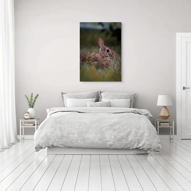 Tablou Canvas, "Iepurele în lumina dimineții pădurii", Blândețe, Natură, Măreție, Sânziene, Liniște, Vizuină, Alergare, Urechiușe, Campestru, Tandrețe., 70 x 100 cm – poza 3
