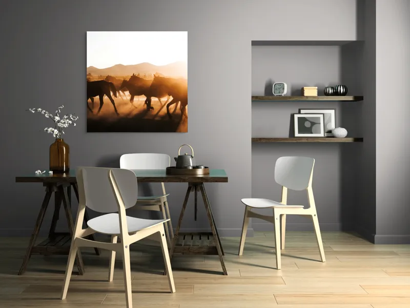 Tablou Canvas, "Cai alergând în apusul deșertului", Cai, Apus, Siluete, Libertate, Praful, Peisaj, Mișcare, Lumină, Natură, 100 x 100 cm – poza 6