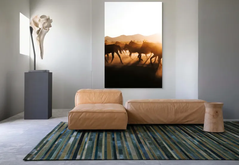 Tablou Canvas, "Cai alergând în apusul deșertului", Cai, Apus, Siluete, Libertate, Praful, Peisaj, Mișcare, Lumină, Natură, 100 x 150 cm – poza 7