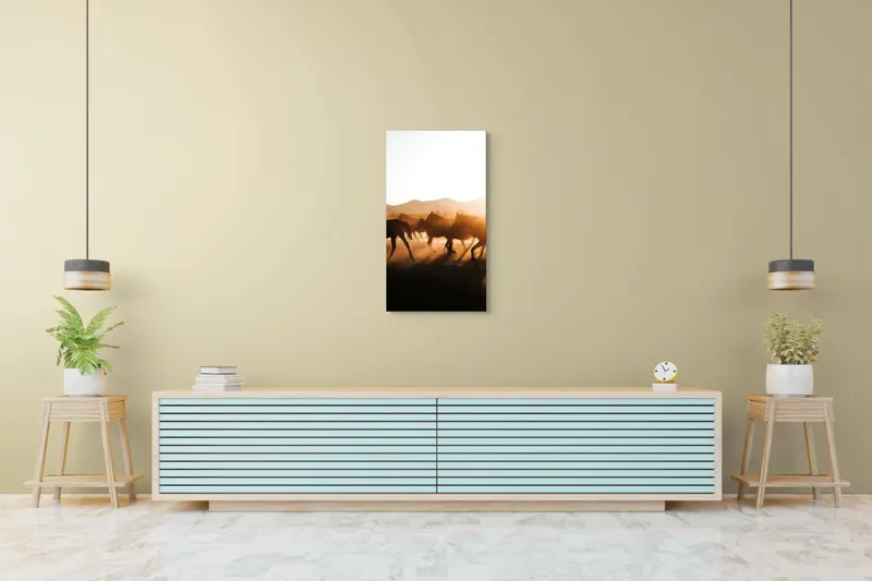 Tablou Canvas, "Cai alergând în apusul deșertului", Cai, Apus, Siluete, Libertate, Praful, Peisaj, Mișcare, Lumină, Natură, 50 x 90 cm – poza 6
