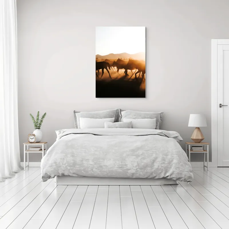 Tablou Canvas, "Cai alergând în apusul deșertului", Cai, Apus, Siluete, Libertate, Praful, Peisaj, Mișcare, Lumină, Natură, 70 x 100 cm – poza 3