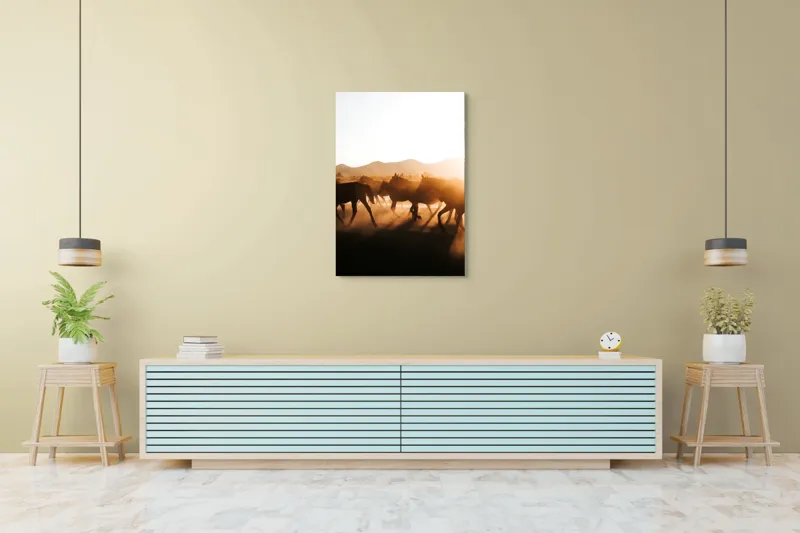 Tablou Canvas, "Cai alergând în apusul deșertului", Cai, Apus, Siluete, Libertate, Praful, Peisaj, Mișcare, Lumină, Natură, 70 x 100 cm – poza 5
