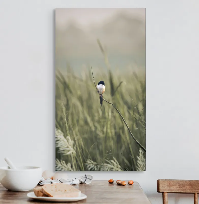 Tablou Canvas, "Pasărea singuratică în câmpul de iarbă", Pasăre, Luncă, Delicatețe, Natură, Măreție, Linie, Verde, Câmpie, Solitudine, Armonie, 50 x 90 cm – poza 3