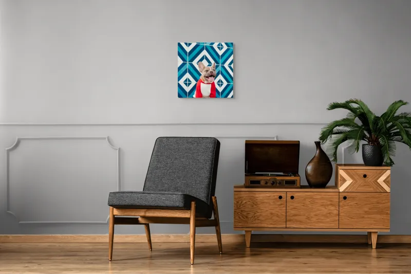Tablou Canvas, "Căţel vesel în fața mozaicului albastru", Câine, Fericire, Bluza, Albastru, Model, Zâmbet, Fundal, Geometric, 50 x 50 cm – poza 6