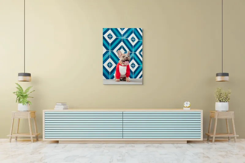 Tablou Canvas, "Căţel vesel în fața mozaicului albastru", Câine, Fericire, Bluza, Albastru, Model, Zâmbet, Fundal, Geometric, 70 x 100 cm – poza 5