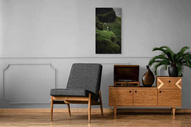 Tablou Canvas, "Papagalul de mare pe stâncă verde", Pufin, Stânci, Verdeață, Solitudine, Natură, Ocean, Serenitate, Sălbăticie, 50 x 90 cm – poza 8