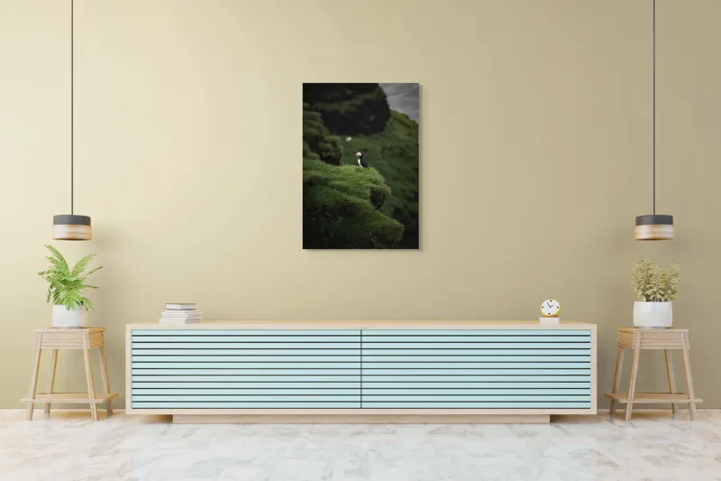 Tablou Canvas, "Papagalul de mare pe stâncă verde", Pufin, Stânci, Verdeață, Solitudine, Natură, Ocean, Serenitate, Sălbăticie, 70 x 100 cm – poza 5