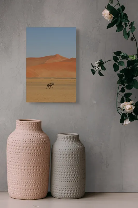 Tablou Canvas, "Oryx singur în deșertul arid", Deșert, Antilopă, Dune, Singurătate, Cer, Ariditate, Natură, Savană., 26 x 39 cm – poza 6