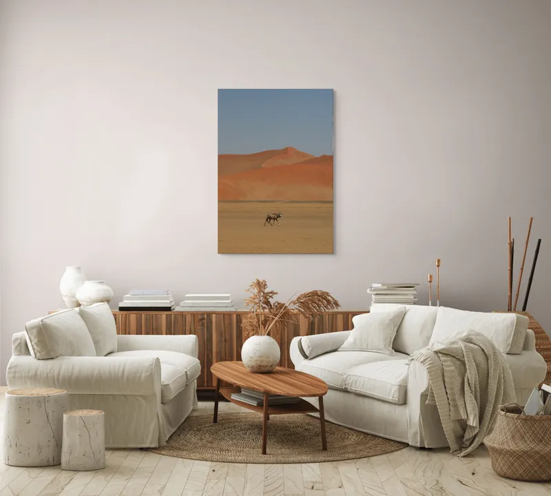 Tablou Canvas, "Oryx singur în deșertul arid", Deșert, Antilopă, Dune, Singurătate, Cer, Ariditate, Natură, Savană., 70 x 100 cm – poza 4