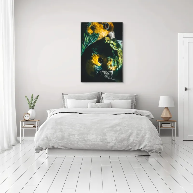 Tablou Canvas, "Îmbrățișarea misterioasă a papagalilor vibranți", Colorat, Plumaj, Contrast, Ochii, Frumos, Dinamic, Natural, Împerechere, 70 x 100 cm – poza 3