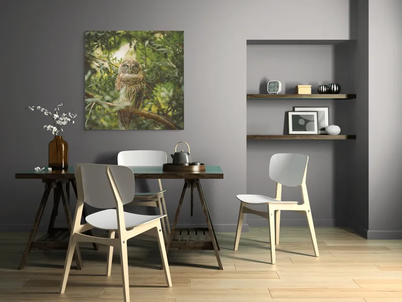 Tablou Canvas, "Bufniță în pădurea liniștită ", Bufniță, Frunziș, Somnoroasă, Crepuscul, Liniște, Natură, Ramură, Camuflaj, Pene, 100 x 100 cm – poza 6