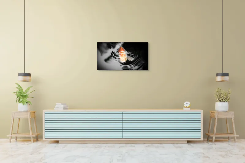 Tablou Canvas, "Peștișorul de aur în apă întunecată", Pește, Apă, Unde, Reflecție, Koi, Contrast, Înot., 90 x 50 cm – poza 5