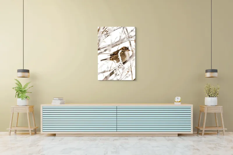 Tablou Canvas, "Vrăbiuță odihnindu-se printre crengi înghețate", Pasăre, Iarnă, Ramuri, Zăpadă, Delicatețe, Frig, Natură, Tandrețe, Supraviețuire, Frumusețe., 70 x 100 cm – poza 5