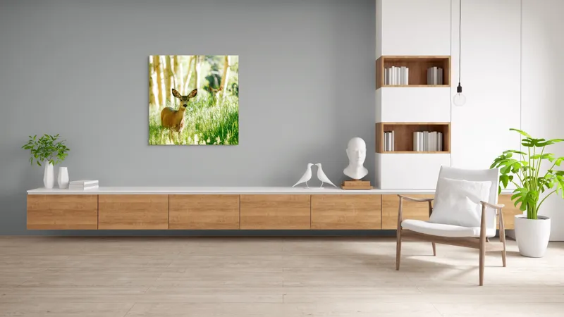 Tablou Canvas, "Caprioara printre mesteceni luminosi", Căprioară, Pădure, Lumină, Iarbă, Copaci, Natură, Serenitate, Verde, Dimineață, 100 x 100 cm – poza 8