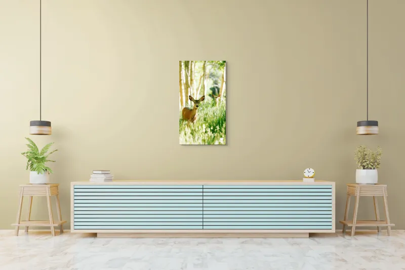 Tablou Canvas, "Caprioara printre mesteceni luminosi", Căprioară, Pădure, Lumină, Iarbă, Copaci, Natură, Serenitate, Verde, Dimineață, 50 x 90 cm – poza 6
