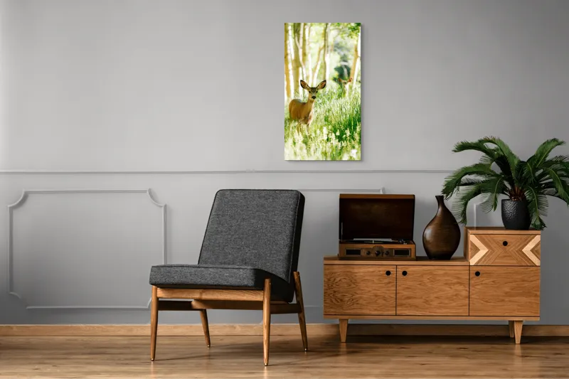 Tablou Canvas, "Caprioara printre mesteceni luminosi", Căprioară, Pădure, Lumină, Iarbă, Copaci, Natură, Serenitate, Verde, Dimineață, 50 x 90 cm – poza 8