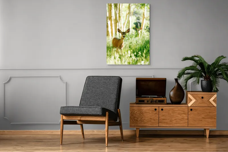 Tablou Canvas, "Caprioara printre mesteceni luminosi", Căprioară, Pădure, Lumină, Iarbă, Copaci, Natură, Serenitate, Verde, Dimineață, 70 x 100 cm – poza 6