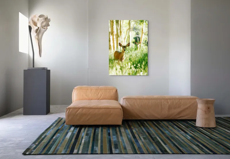 Tablou Canvas, "Caprioara printre mesteceni luminosi", Căprioară, Pădure, Lumină, Iarbă, Copaci, Natură, Serenitate, Verde, Dimineață, 70 x 100 cm – poza 7