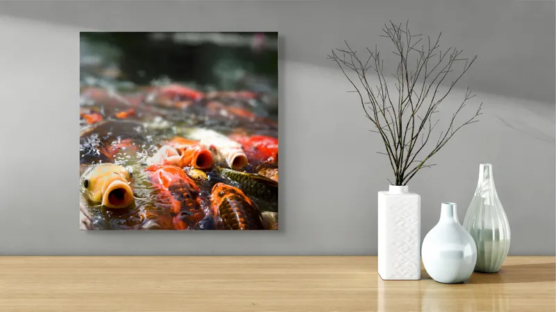 Tablou Canvas, "Dansul vibrant al peștilor Koi", Pești, Apă, Culori, Mișcare, Reflexie, Natură, Lumină, Energie, Viață, 50 x 50 cm – poza 3