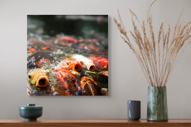 Tablou Canvas, "Dansul vibrant al peștilor Koi", Pești, Apă, Culori, Mișcare, Reflexie, Natură, Lumină, Energie, Viață, 50 x 50 cm – poza 4