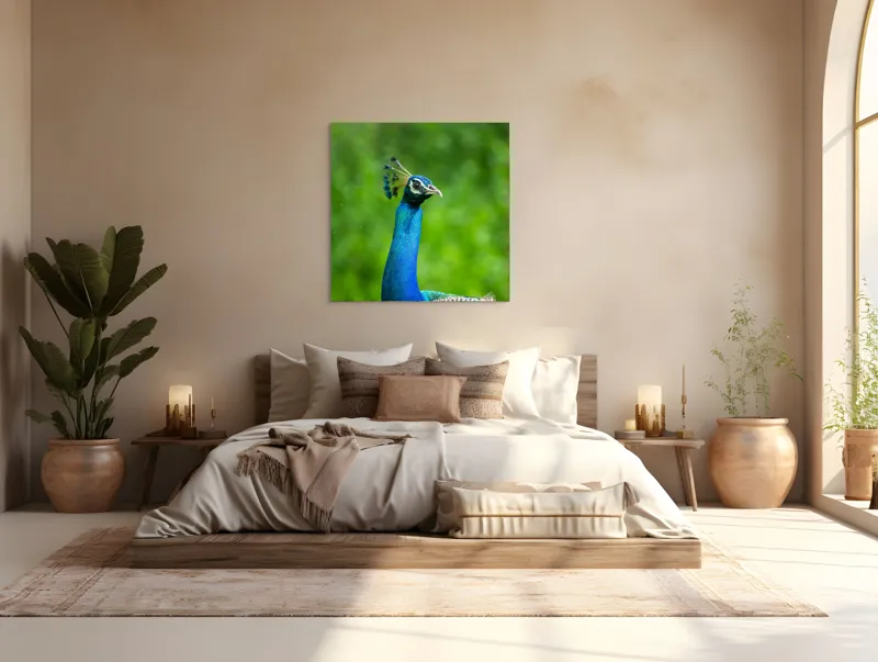 Tablou Canvas, "Păunul într-o zi verde vibrantă", Magnific, Albastru, Penaj, Regal, Vibrant, Majestos, Elegant, Păun, 100 x 100 cm – poza 4