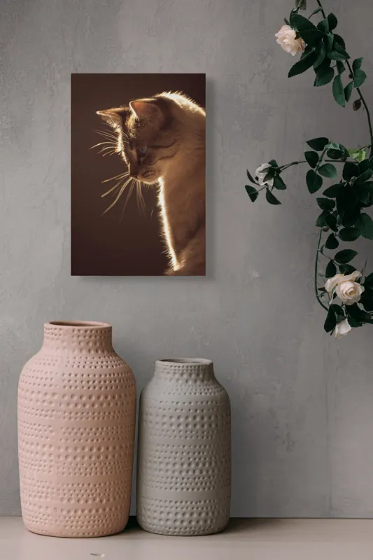 Tablou Canvas, "Lumina blândă a serii feline", Scânteie, Blană, Portret, Lumină, Siluetă, Ochii, Reflexie, Mister, Calm, Grație, 26 x 39 cm – poza 6