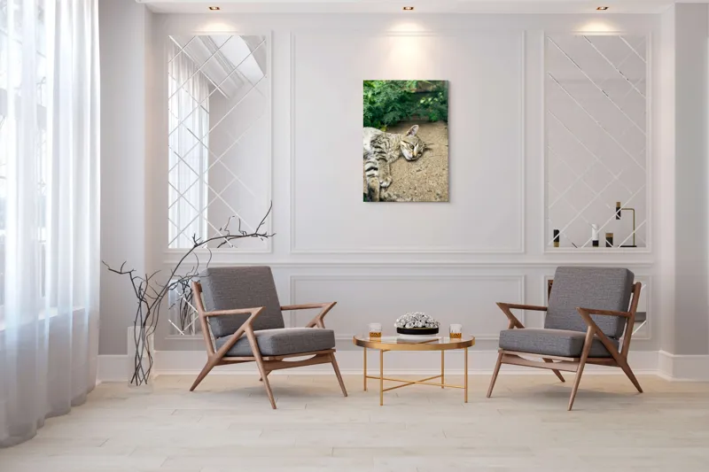 Tablou Canvas, "Timp de odihnă pentru pisică", Pisică, Relaxată, Blană, Verdeață, Pardoseală, Ochișori, Urechi, Ștrengărie, Ghemuită, Odihnă, 70 x 100 cm – poza 8