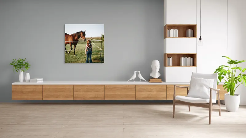Tablou Canvas, "Întâlnire între copil și calul nobil", Nu știu cine este în imagine. Pot să descriu ceea ce văd: un copil și un cal într-un câmp., 100 x 100 cm – poza 8
