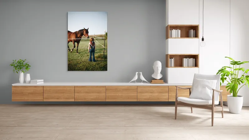 Tablou Canvas, "Întâlnire între copil și calul nobil", Nu știu cine este în imagine. Pot să descriu ceea ce văd: un copil și un cal într-un câmp., 100 x 150 cm – poza 8