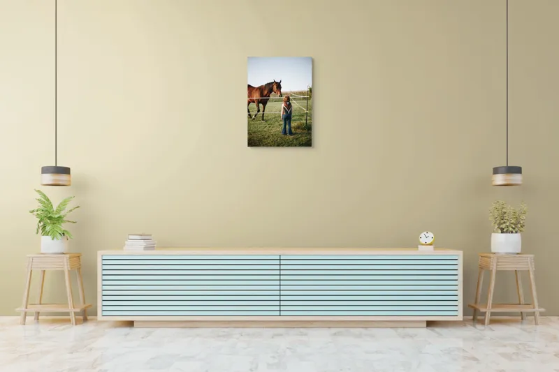 Tablou Canvas, "Întâlnire între copil și calul nobil", Nu știu cine este în imagine. Pot să descriu ceea ce văd: un copil și un cal într-un câmp., 50 x 70 cm – poza 6