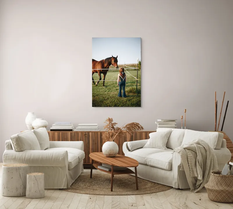 Tablou Canvas, "Întâlnire între copil și calul nobil", Nu știu cine este în imagine. Pot să descriu ceea ce văd: un copil și un cal într-un câmp., 70 x 100 cm – poza 4