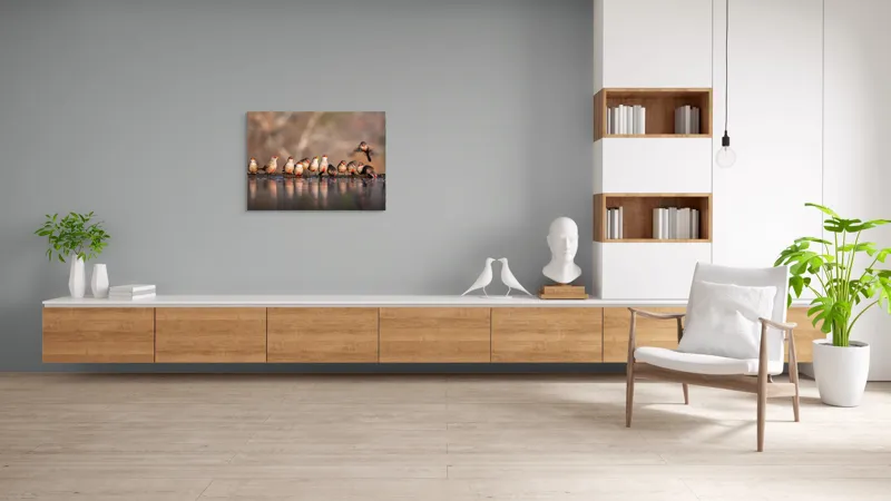Tablou Canvas, "Rândunici pe marginea apei lucii", Păsări, Reflexie, Apă, Zbor, Grup, Natură, Rojii., 100 x 70 cm – poza 6