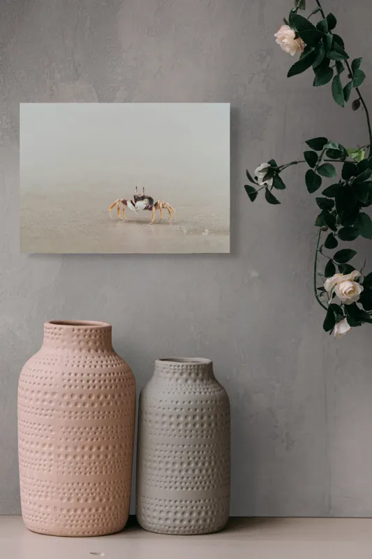 Tablou Canvas, "Mic explorator pe nisipul umed", Crab, Sand, Beach, Calm, Solitude, Reflection, Minimalism, Nature, Tranquility, Softness, 54 x 39 cm – poza 8