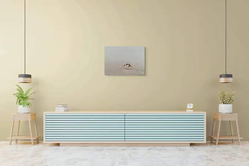 Tablou Canvas, "Mic explorator pe nisipul umed", Crab, Sand, Beach, Calm, Solitude, Reflection, Minimalism, Nature, Tranquility, Softness, 70 x 50 cm – poza 7
