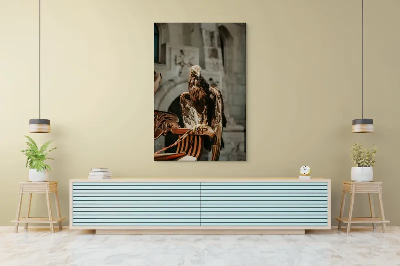 Tablou Canvas, "Vulturul paznic al cetății regale", Vultur, Impunător, Majestuos, Pradator, Elegant, Siluetă, Stăpânitor, Fundal, Natural, Sculptural, 100 x 150 cm – poza 4