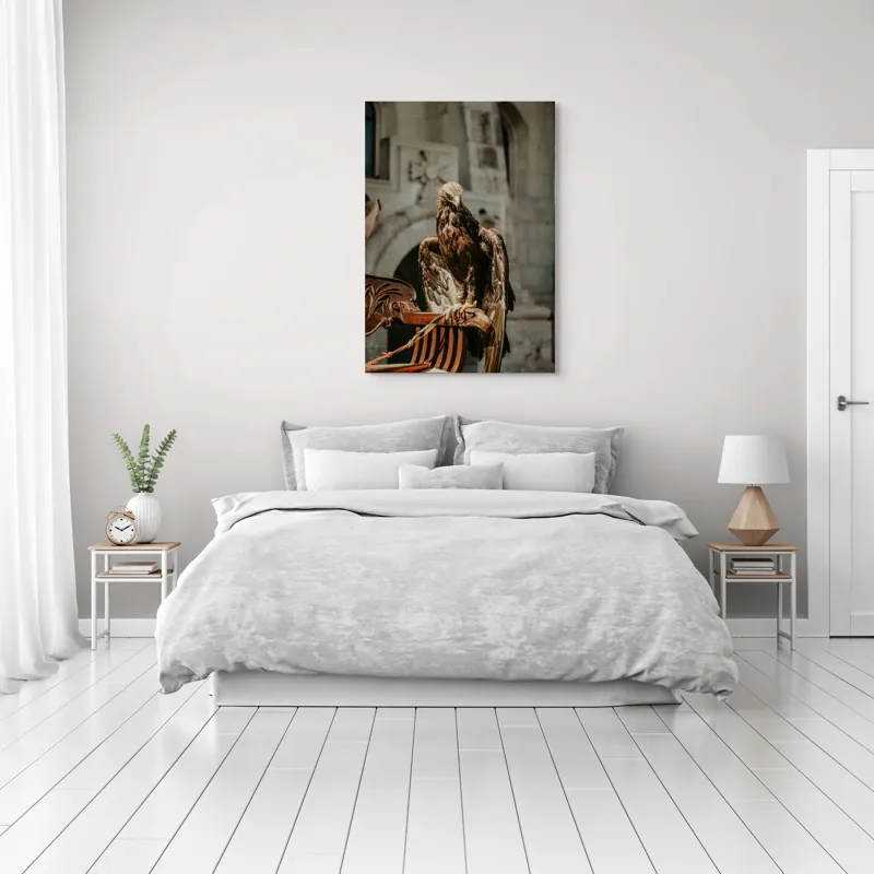Tablou Canvas, "Vulturul paznic al cetății regale", Vultur, Impunător, Majestuos, Pradator, Elegant, Siluetă, Stăpânitor, Fundal, Natural, Sculptural, 70 x 100 cm – poza 3
