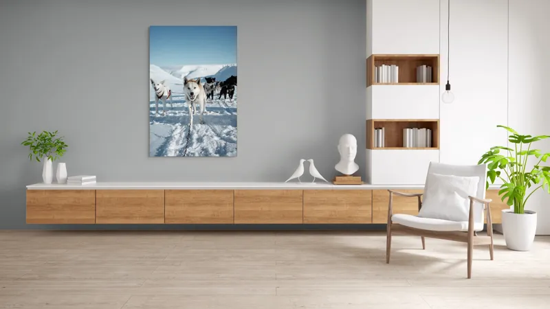 Tablou Canvas, "Câini de sanie în peisaj nordic", Câini, Sled, Zăpadă, Munți, Cer, Albastru, Aventură, Rece, Natură, Arctic., 100 x 150 cm – poza 8