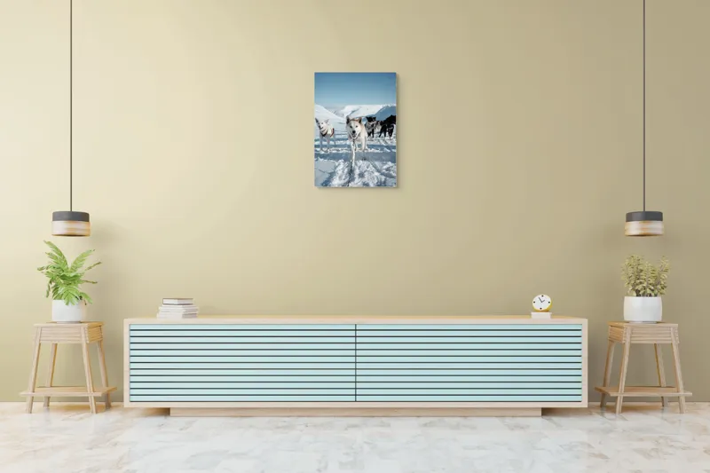 Tablou Canvas, "Câini de sanie în peisaj nordic", Câini, Sled, Zăpadă, Munți, Cer, Albastru, Aventură, Rece, Natură, Arctic., 50 x 70 cm – poza 6