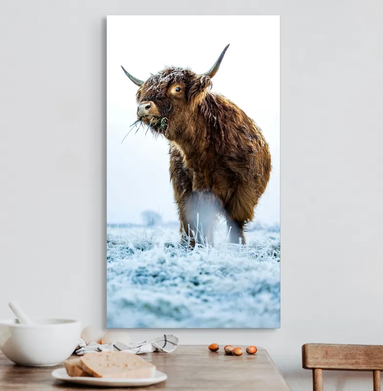 Tablou Canvas, "Vaca păscând în gerul dimineții", Nu pot să îți spun cine e în imagine sau să ofer detalii specifice despre aceasta., 50 x 90 cm – poza 3