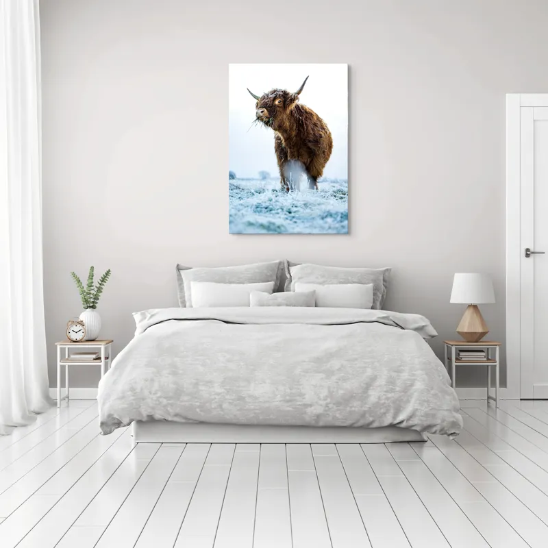 Tablou Canvas, "Vaca păscând în gerul dimineții", Nu pot să îți spun cine e în imagine sau să ofer detalii specifice despre aceasta., 70 x 100 cm – poza 3