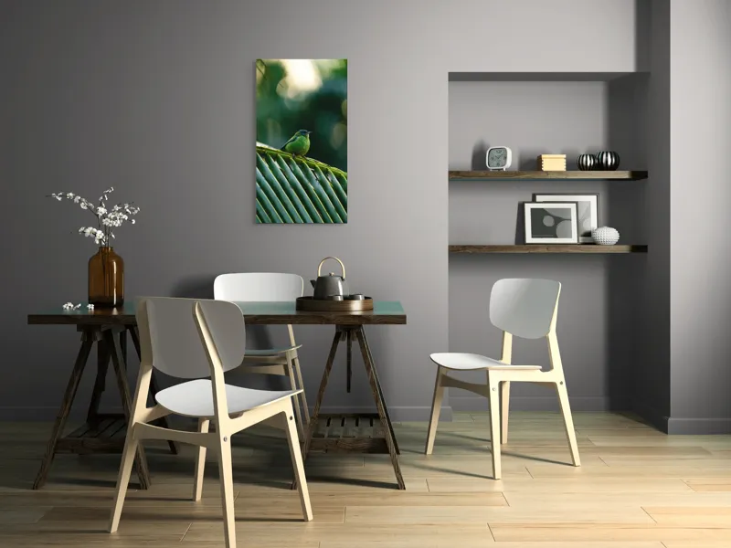 Tablou Canvas, "Păsărică pe frunza de palmier", Plumaj, Verde, Pădure, Natură, Serenitate, Pene, Frumusețe, Liniște, 50 x 90 cm – poza 4