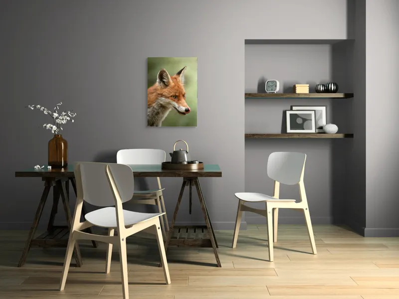 Tablou Canvas, "Vulpea contemplativă în lumina dimineții", Vulpe, Blană, Urechi, Nas, Ochi, Limbă, Natură, Concentrat, Sălbăticie, Pădure, 50 x 70 cm – poza 5